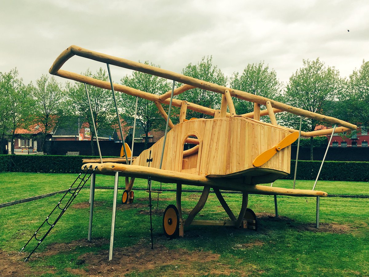 Robinia_Int's tweet image. extra, extra: Crashed plane in Zonnebeke #robinia #speeltoestellen #sikholz #vliegtuig #avion