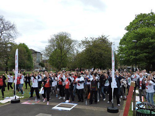 seemescotland's tweet photo. Over 1000 people walked a mile yesterday for #mentalhealth. https://t.co/So3eMhDDBw. #LetsWalkAMile #MHAW17 @ramh_scotland @RenHSCP https://t.co/JpmVIMckty