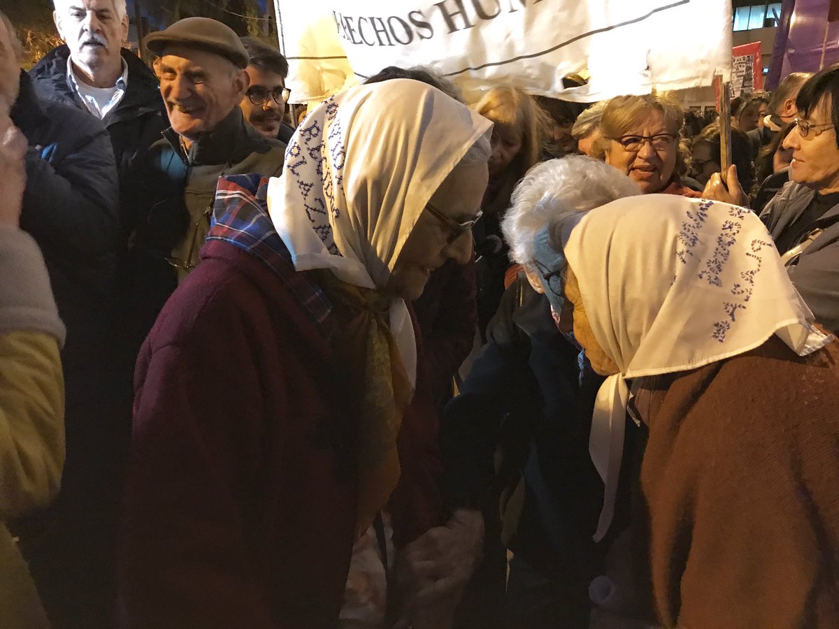 marianoneuquen's tweet photo. JUNTO A RAMÓN RIOSECO MARCHAMOS EN REPUDIO AL FALLO DE LA CORTE SUPREMA DE JUSTICIA! NO AL 2x1! NI UN GENOCIDA MÁS!
#FPNUNE https://t.co/pMSLfNaqlN