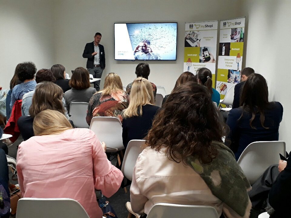 BDmyShopi's tweet photo. "The average attention span of a goldfish is higher than the one of the consumer". @DeKockKris speaking on #collo17 https://t.co/givfsCh9TV