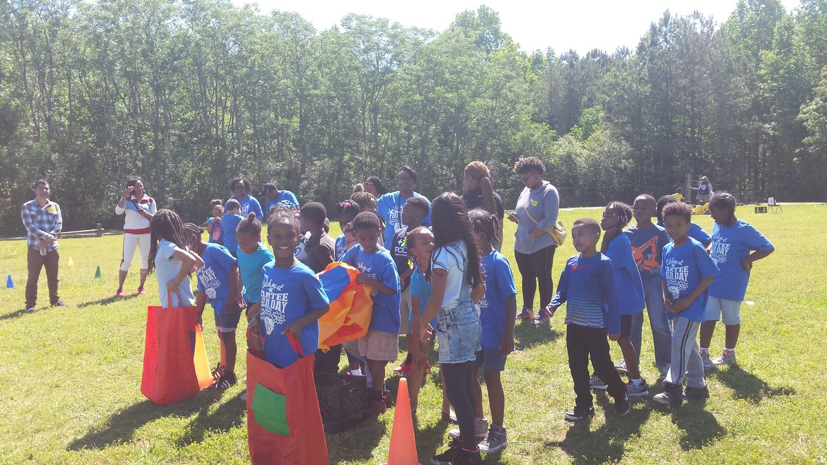 ParteeES's tweet photo. Field Day was amazing! #parteepride #fb https://t.co/0NjLUOKx1j