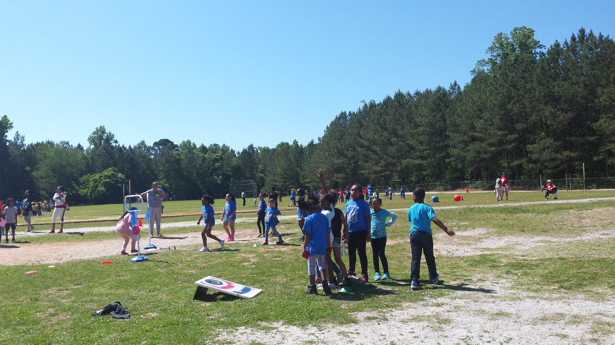 ParteeES's tweet photo. Field Day was amazing! #parteepride #fb https://t.co/fChSMvY2Tb