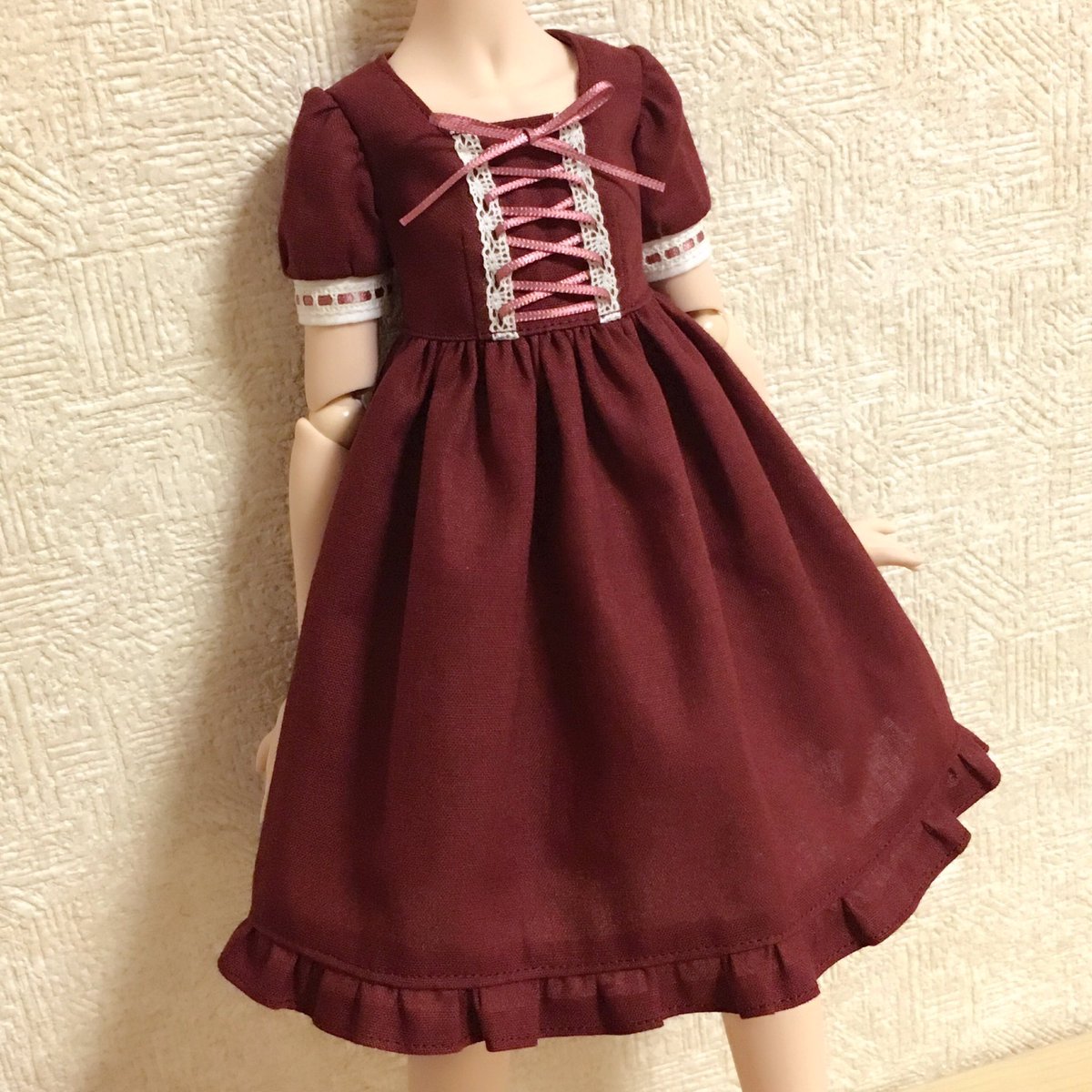 こよい على تويتر 以前試作したmdd用のワンピース タイトすぎてヘッドをのせるとちょっと違和感あるかなしみ 雰囲気気に入ってるから撮影に使いたいので ヨーク風付け襟を足してみようと型紙作ったぞい