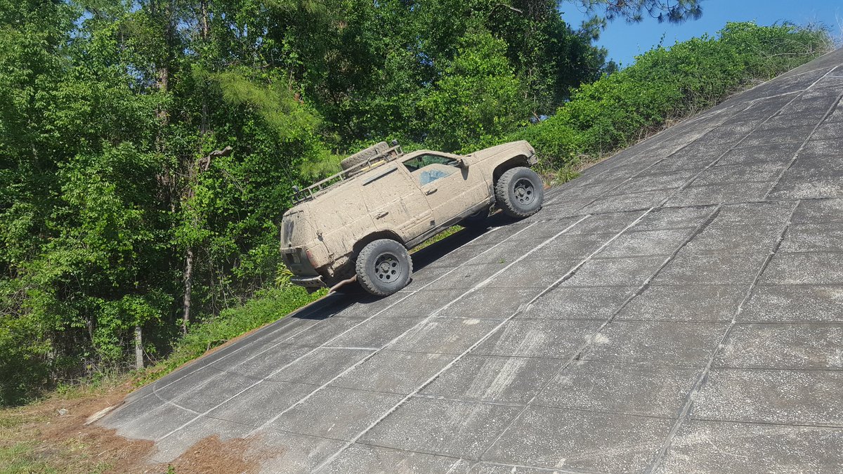 jeepf_offlorida's tweet photo. Can't take us anywhere lol #jeep #jeeplife #JeepMafia #jeepdaily #makingmistakes https://t.co/QIFbwVtszE
