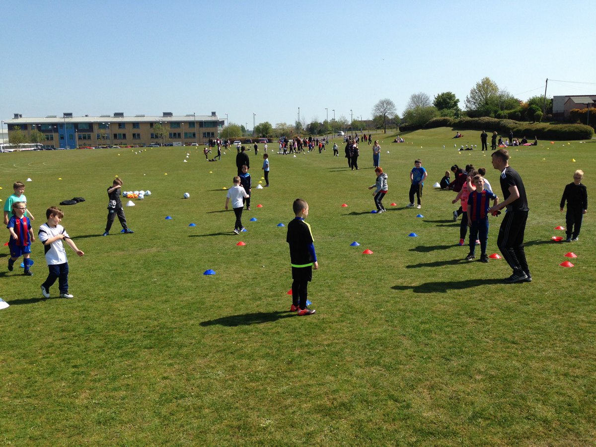FifeActiveSch's tweet image. ⚽️ Skills &amp;amp; drills! #learning #newexperiences #stillhavingfun @BeathHWB @sfa_east @FifeSchoolSport @TescoBankNews @sportscotland