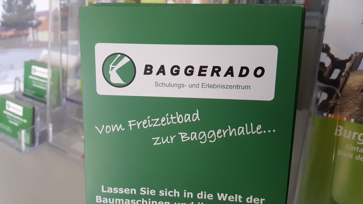 Markus_Becker's tweet photo. Wachstumswerkstatt im #Baggerado; Starke #Infrastrukturmannschaft trainiert für die nächsten #Infrastruktur-Projekte @bauingenieur24 https://t.co/ZnOXW6TREN