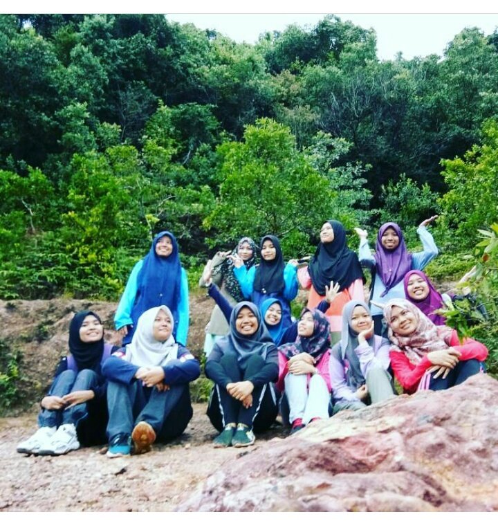 floral1995's tweet photo. Cukup kuat untuk hiking 🙈 https://t.co/IxsSBGfe7n