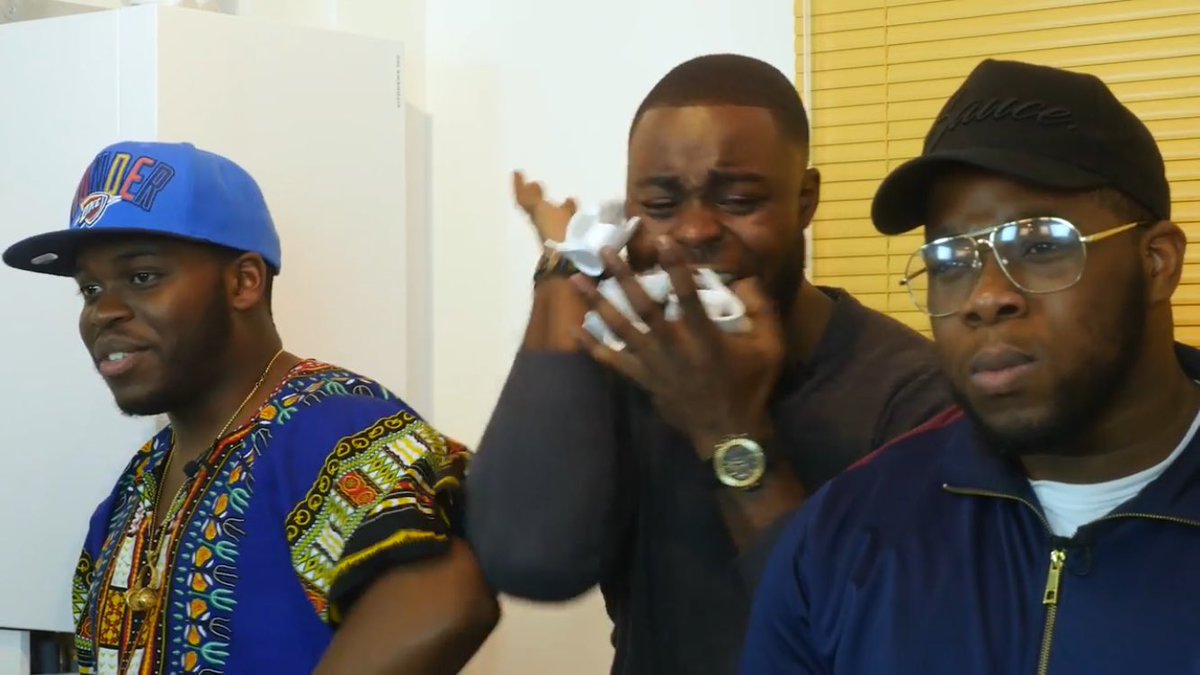 _TEAMROONATION_'s tweet image. When your essay is due in an hour but your laptop decides it's about to restart... @biiskit88