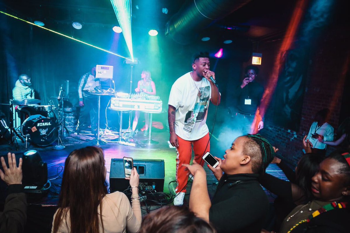 YalEnt_'s tweet photo. #TBT with @ANATII in Chicago at the #WorldMusicParty 2017 #ARTIIFACTTour⚡️🌍🌊 https://t.co/GoMyFXR97G