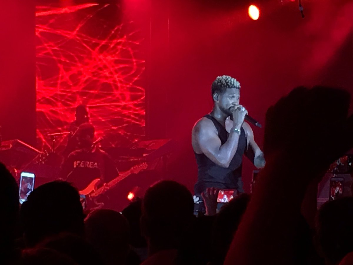 MDFavero's tweet image. You, @Usher, know how to entertain a crowd. Glad you came to Maui!