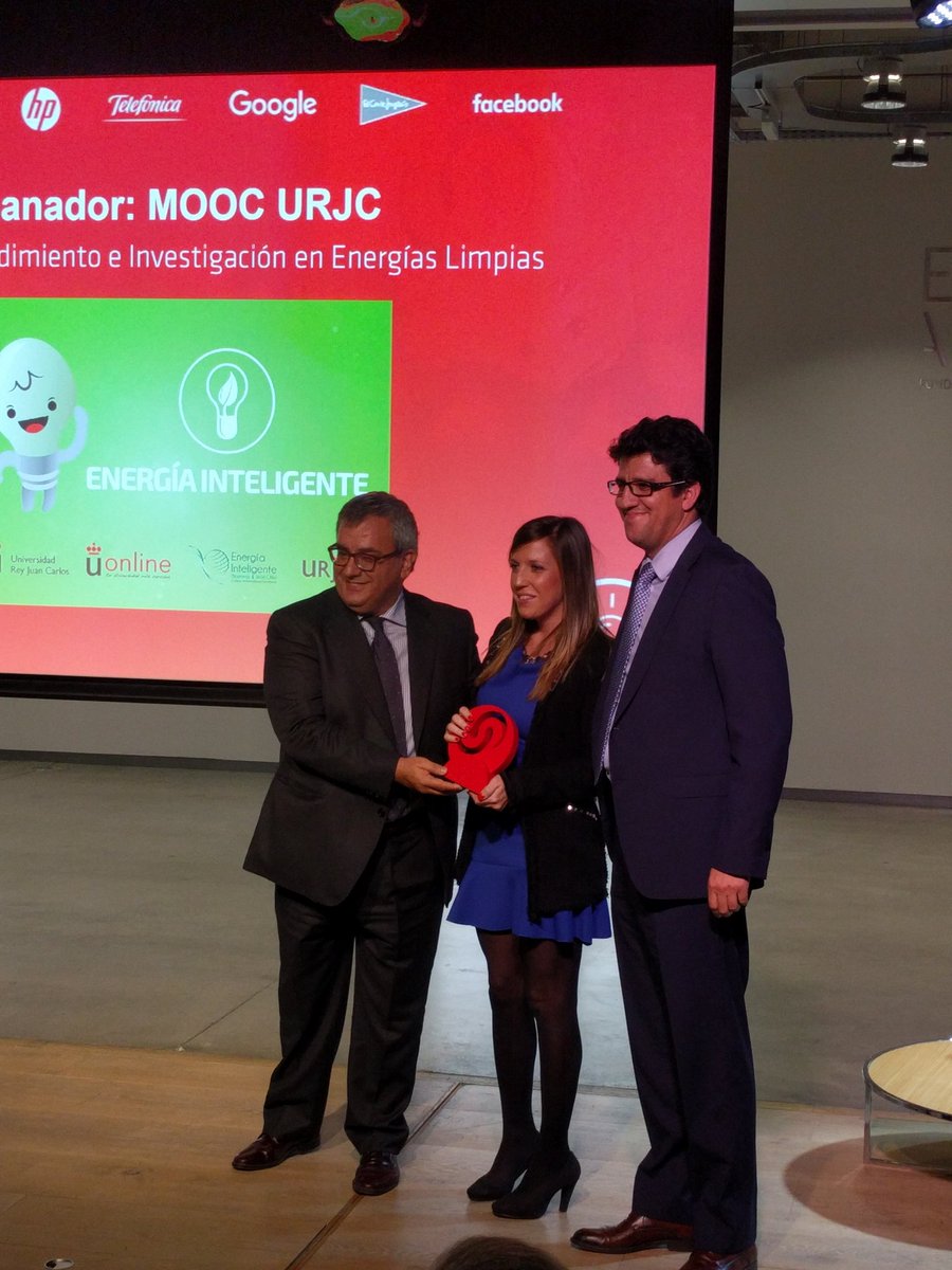 #pre2017 <a href="/incibe/">INCIBE</a> entrega el premio del #diadeinternet a la <a href="/URJConline/">CIED URJC</a> ¡enhorabuena!