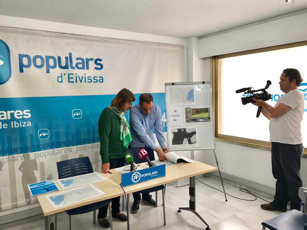 PPEivissa's tweet photo. El PP presenta una alternativa + social, medioambiental y económica a redistribución dl tráfico n Vila. Consúltalo 👉 https://t.co/kzbNO3Mhi4 https://t.co/h0vbP8NomP