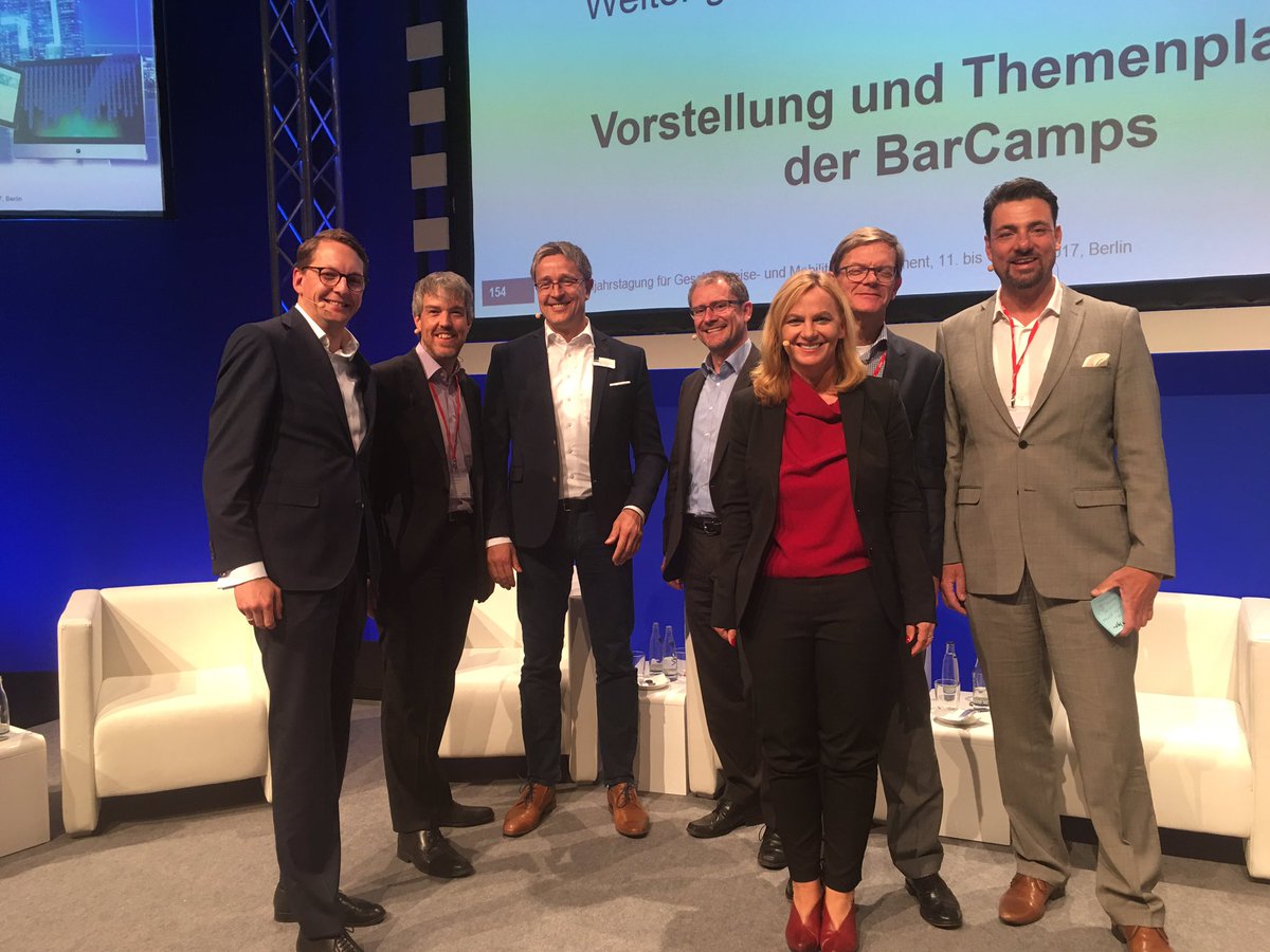 vdrpraesidium's tweet photo. Spannende zukunftsweisende Session auf der #vdrft17   Am liebsten ab morgen verfügbar. @VDReV https://t.co/w1v7erjBUd