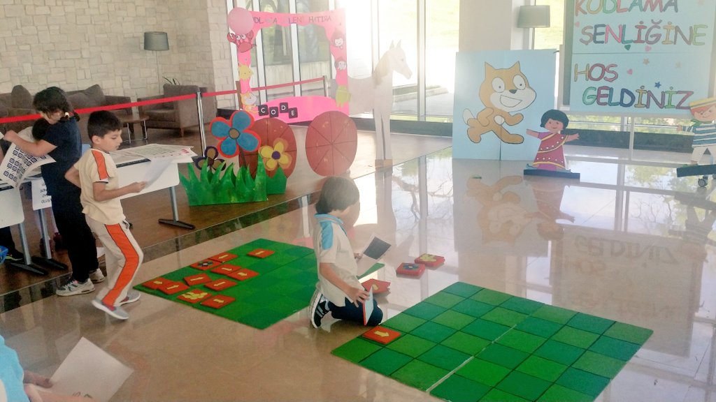 Kemerburgaz Okyanus Kolejinde #kodlamasoleni  tum hiziyla devam ediyor. @emretr9 <a href="/metedoganay/">Mete Doğanay</a> <a href="/okyanuskoleji/">Okyanus Kolejleri</a> #kodlamasoleni #Kahoot #code