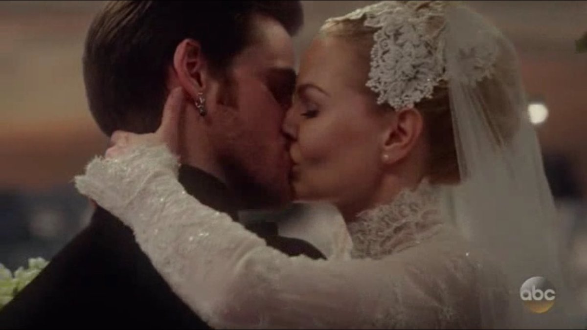 I_mamess's tweet photo. Finalmente 😍 i miei #CaptainSwan #CaptainSwanWedding #OnceUponATime #OnceUponATimeMusical https://t.co/JREUbMWAIy