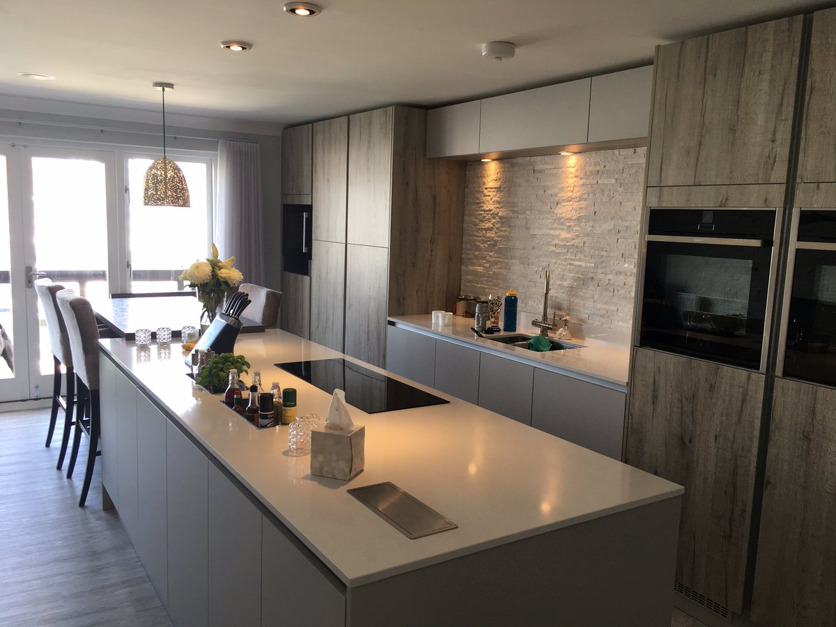 Recently completed <a href="/Masterclasskitc/">Masterclass Kitchens</a> H-line Madoc and Sutton kitchen which looks stunning! With @FrankeUK @_BakeitYourself <a href="/caple/">Caple</a>