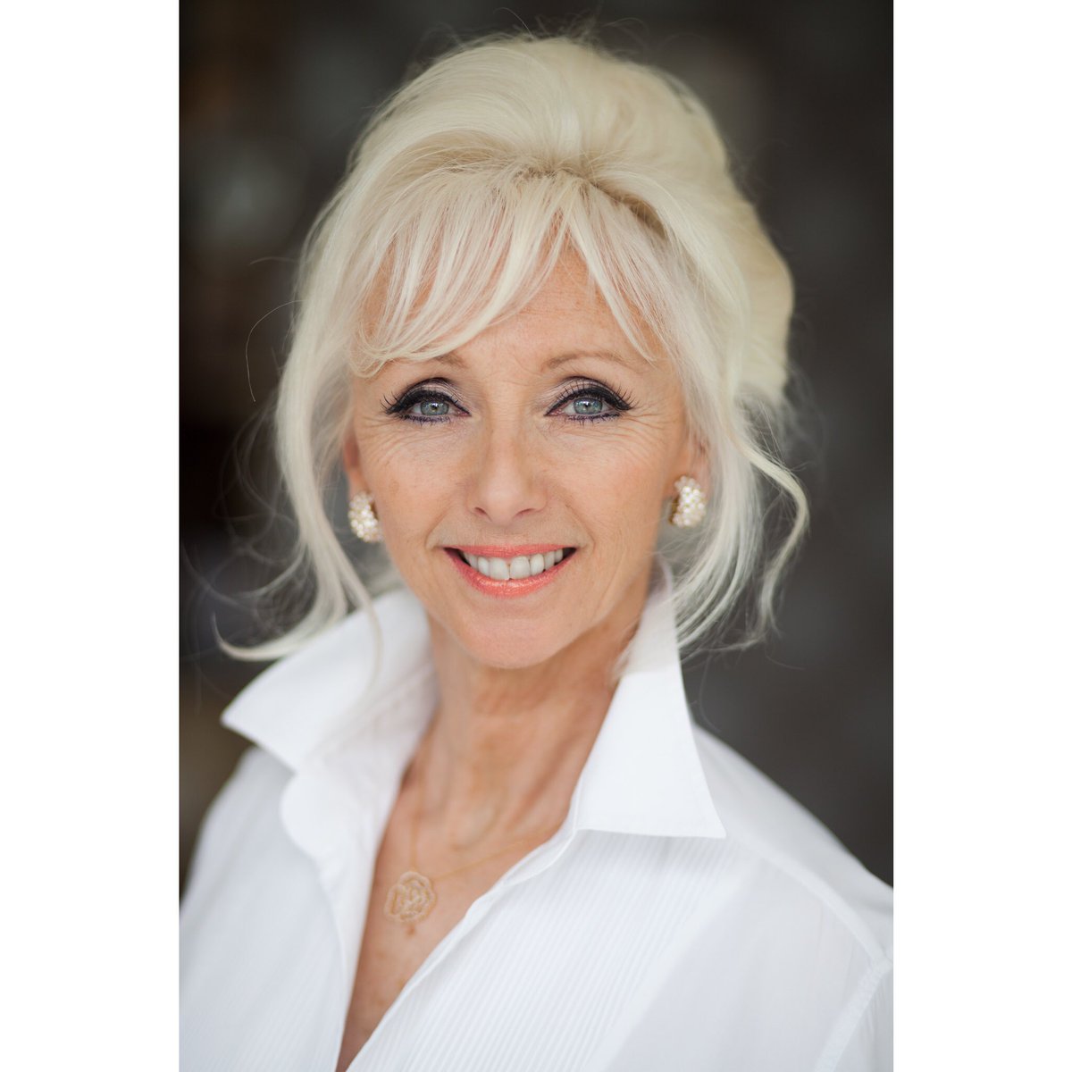 LibbyCPhoto's tweet photo. Fabulous headshot session with lovely @thedebbiemcgee the other week - here are two of my fave shots! Represented by @ChrisDavisMgt https://t.co/LkEFC1IVf3