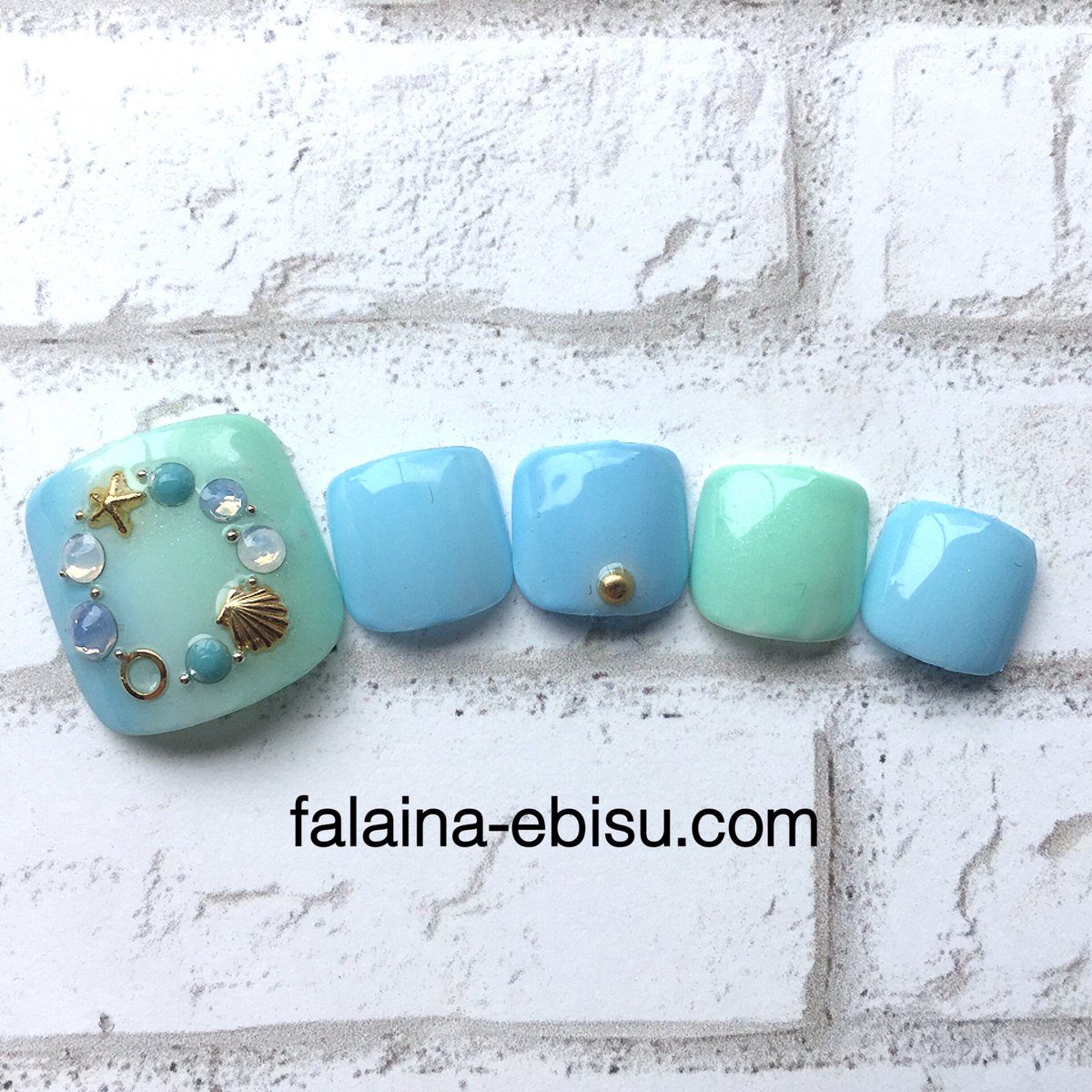 Falaina ファレナ フットネイル Gelnails Gelnaildesign Gelnailart Nail Nailart ネイル ネイルデザイン ジェルネイル 大人ネイル シンプルネイル フットネイル 海ネイル ヒトデネイル 縦グラデーションネイル T Co Zpqp3xlrpi