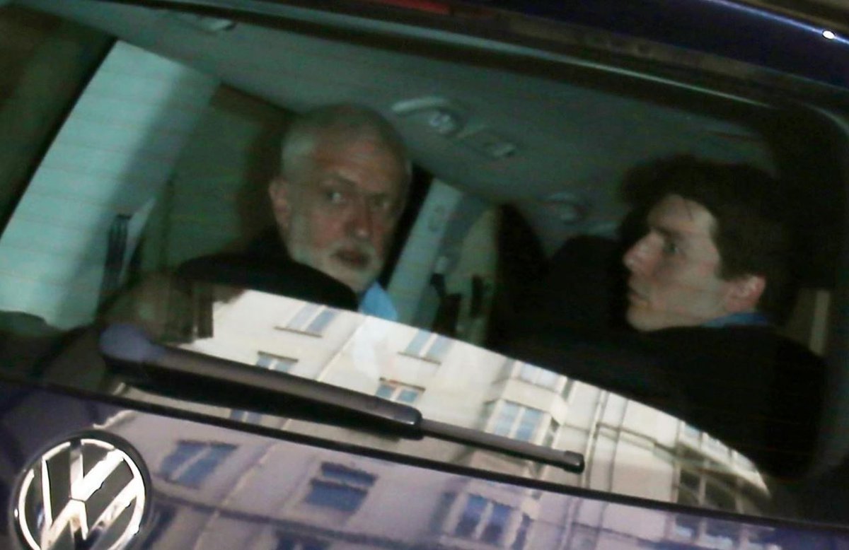 standardnews's tweet photo. The moment BBC cameraman was 'run over by car carrying Jeremy Corbyn' https://t.co/4ltsICXdhn https://t.co/ONlxTRaoH9