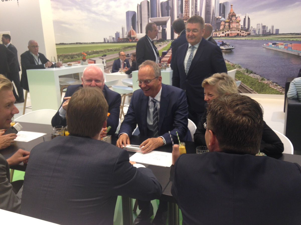 EGSsynchromodal's tweet photo. Minister Henk Kamp (Economic Affairs) visits our lunch event 
#TransportLogistic https://t.co/gw8rWd12ZZ 
#ECTRotterdam #EGSSynchromodal https://t.co/yJdcuFiypO