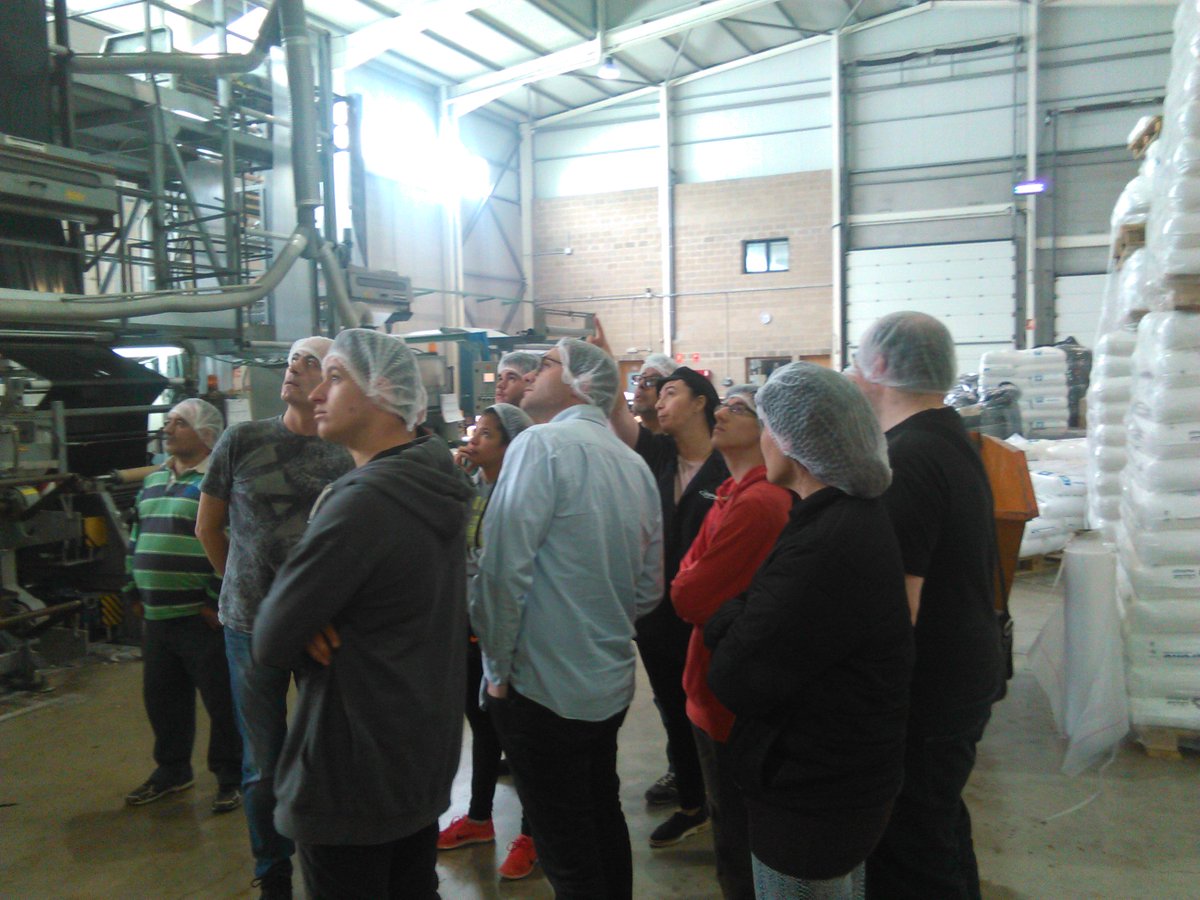 AIJU_Tecnologi's tweet photo. Visitando la empresa #INPLASBA con los alumnos del #curso "transformación de polímeros. Gracias a Rosa Aragonés por explicarnos tan bien!! https://t.co/MauqFR2qiC