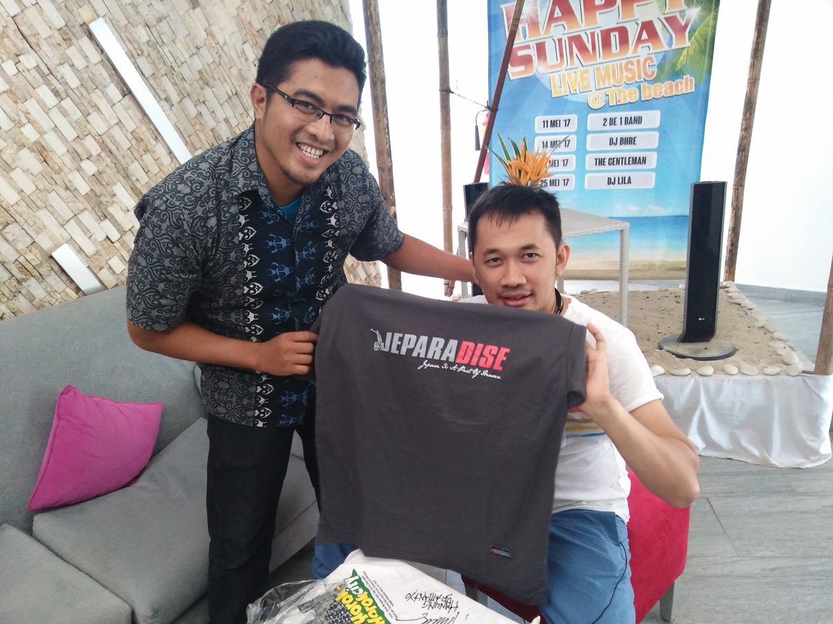 jebagbrand's tweet photo. Thanks to wear t-shirt @jebagbrand mas @Hanungbramantyo , proud to you.. #EnjoyJepara https://t.co/SsT7v2HVmL