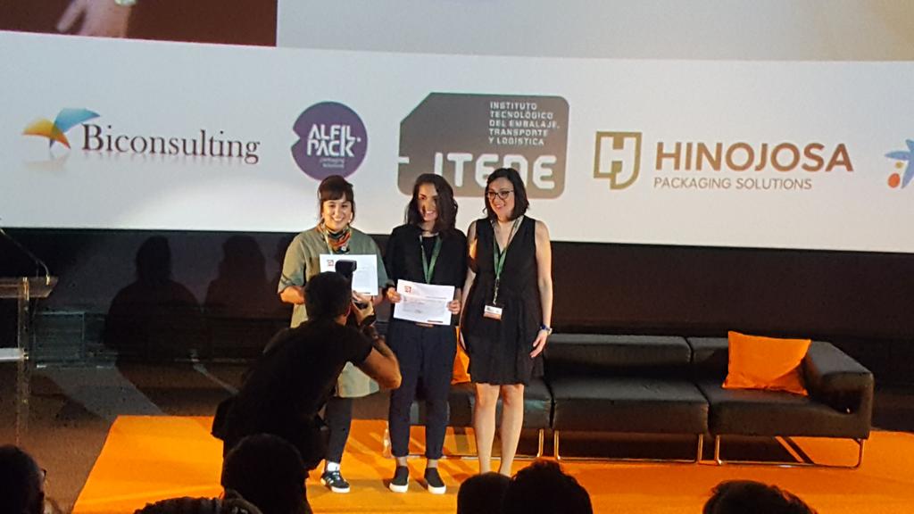 annadc1965's tweet photo. Sofía Cuba y Marta Vaquero del @ElisavaPack  @ElisavaBCN accesit de #PremiosEnvase TEMPE. Tutor Jon Marín. https://t.co/SUwDlLnFCp