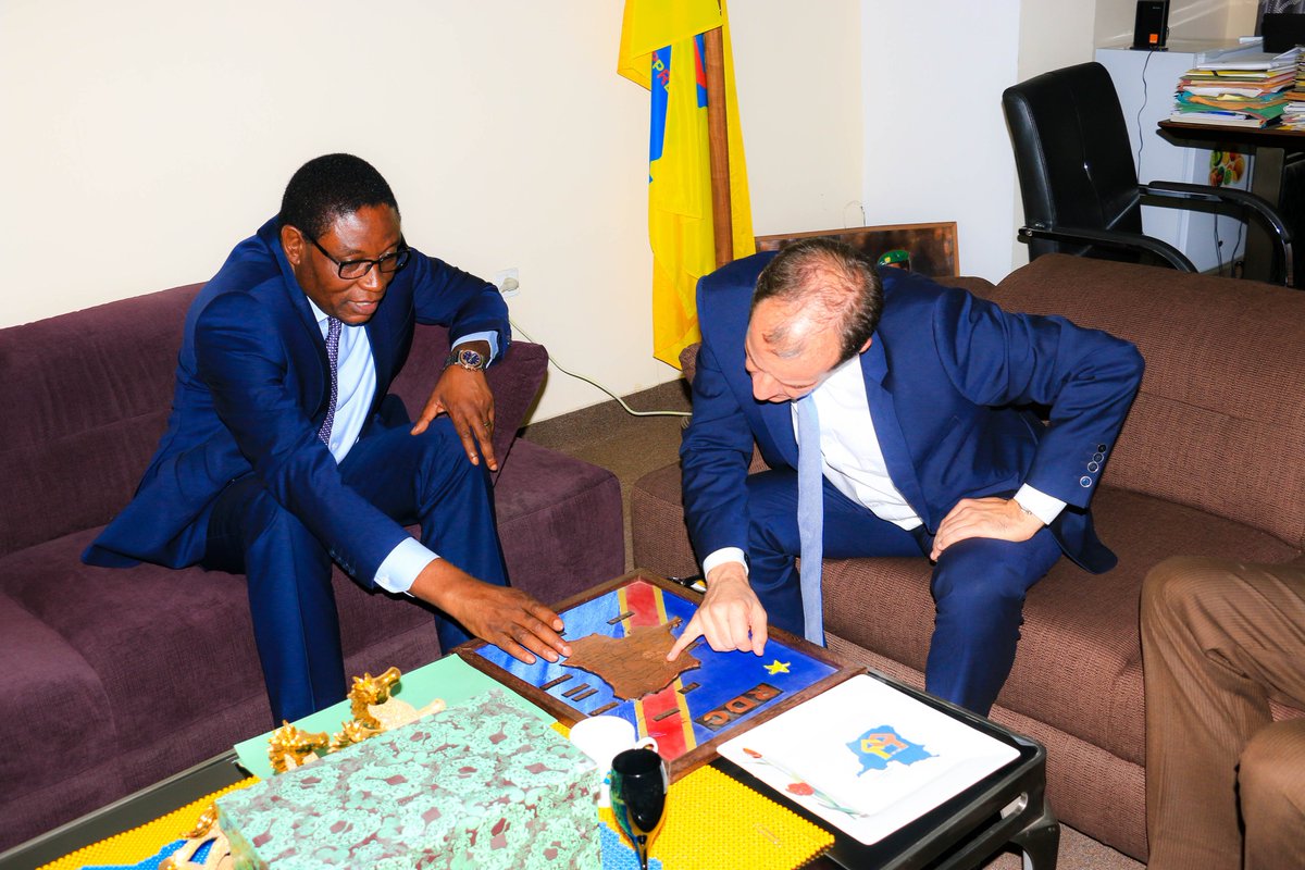 pprdofficiel's tweet photo. #RDC : @ThomasTerstegen ambassadeur de la République fédérale d'Allemagne à Kinshasa chez @AmbHenriMova pour présenter ses civilités https://t.co/D7x5D2hhIJ