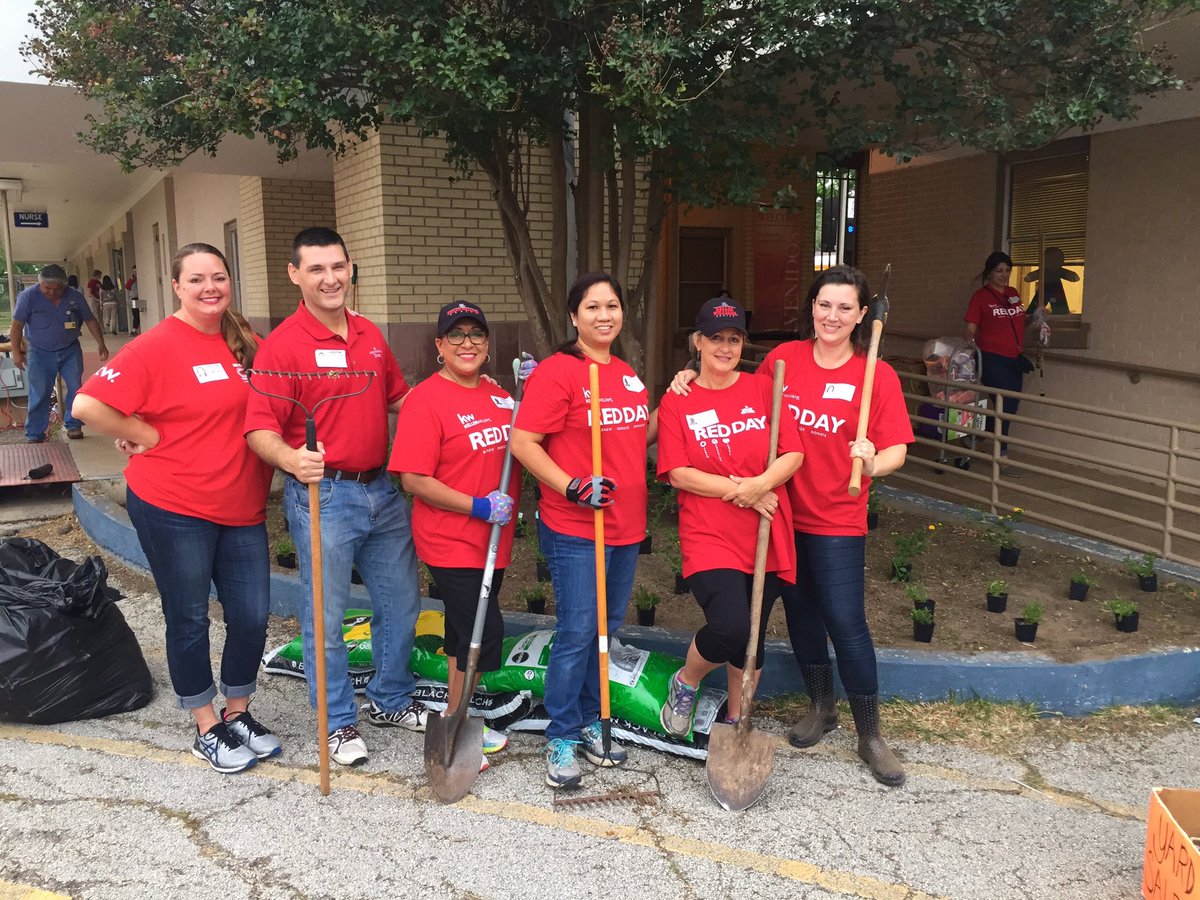 EISDofSA's tweet photo. @kwri organization provides #RedDay beautification to #LomaParkElementary and #FamilyServiceCenter. #EdgewoodProud https://t.co/fhNcoXAWP7