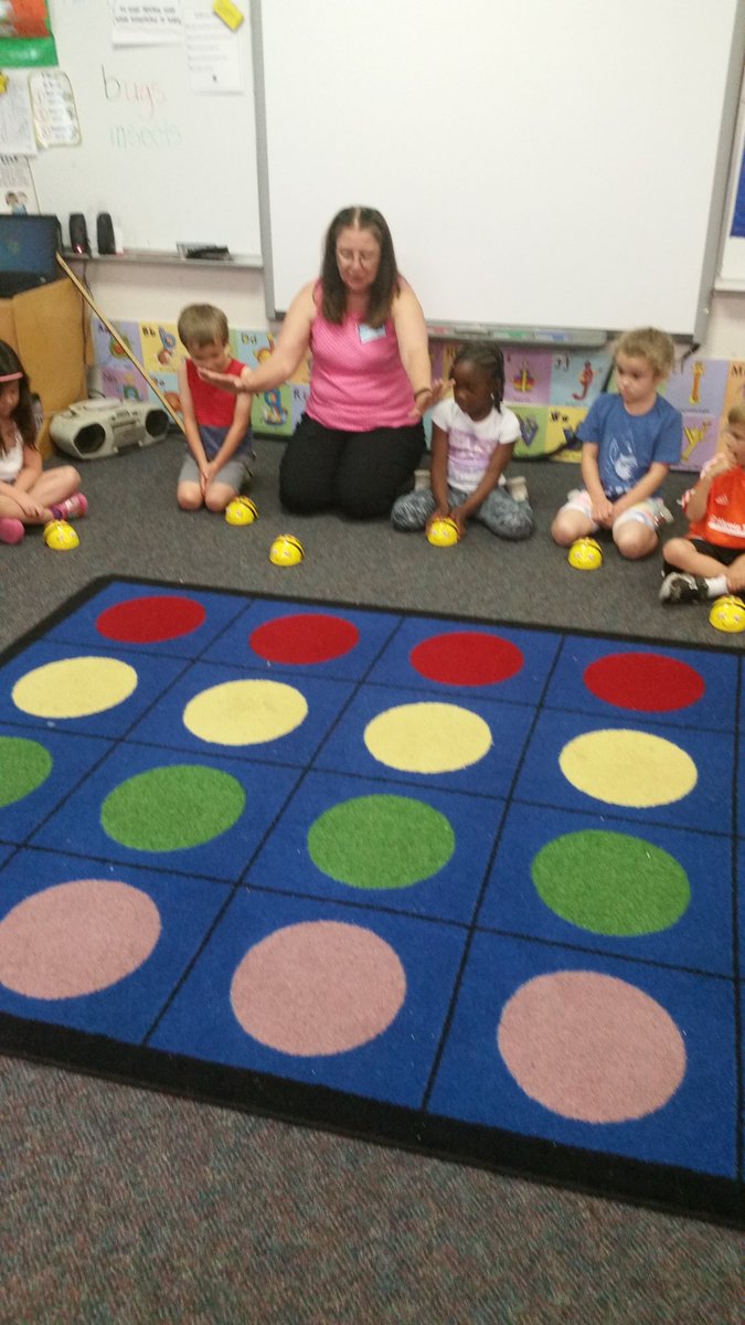 Mrs. Bermudez showing the kindergartens how to program beebots.
