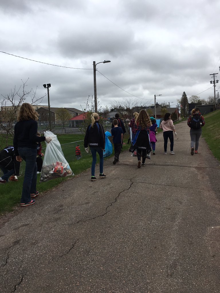 SSCSharks's tweet photo. Today we went out and helped out clean the street for the " Operation Beautification" in Sackville. #teambuilding #teamwork https://t.co/W0zZJlEQwd