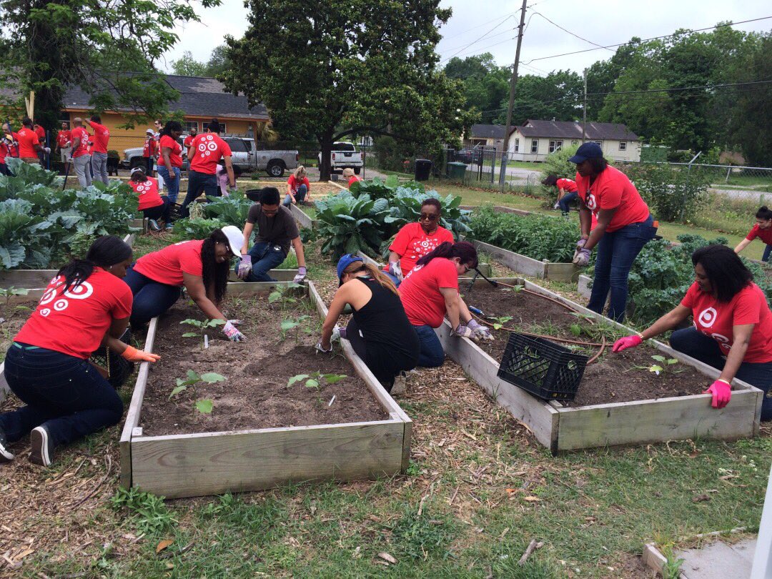 Great day to dig in at Goffney Community Garden with #TargetVolunteers <a href="/TargetHunger/">Target Hunger</a> &amp; <a href="/HouUnitedWay/">UnitedWayHouston</a>. Thanks to all who turned out!