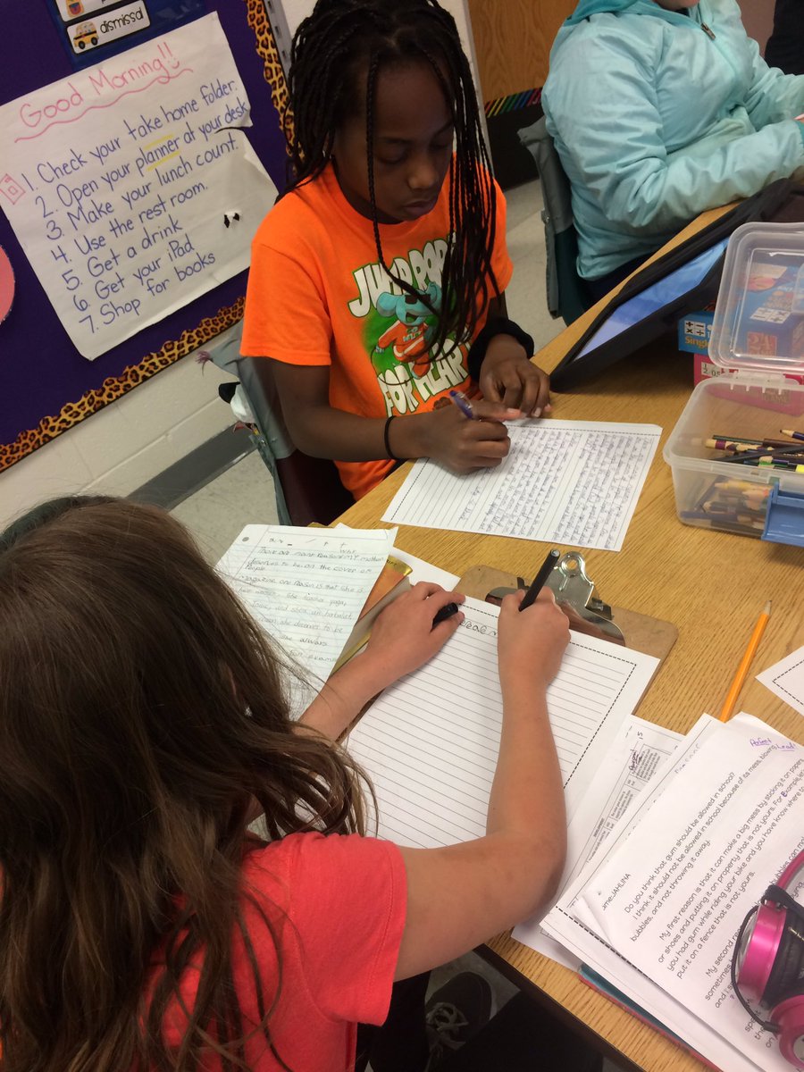 hochjoa's tweet photo. 4s have mastered opinion writing this year - now to use it for their mommas #happymothersday #smithsburgrocks https://t.co/lmBk0mIfCU