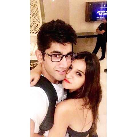 agarwalsanya2's tweet photo. @VSood12 r u dating her?????
Nooooo!!!!
#facebook #newsfeed #varunsoodfc https://t.co/FJsv9cIc5V