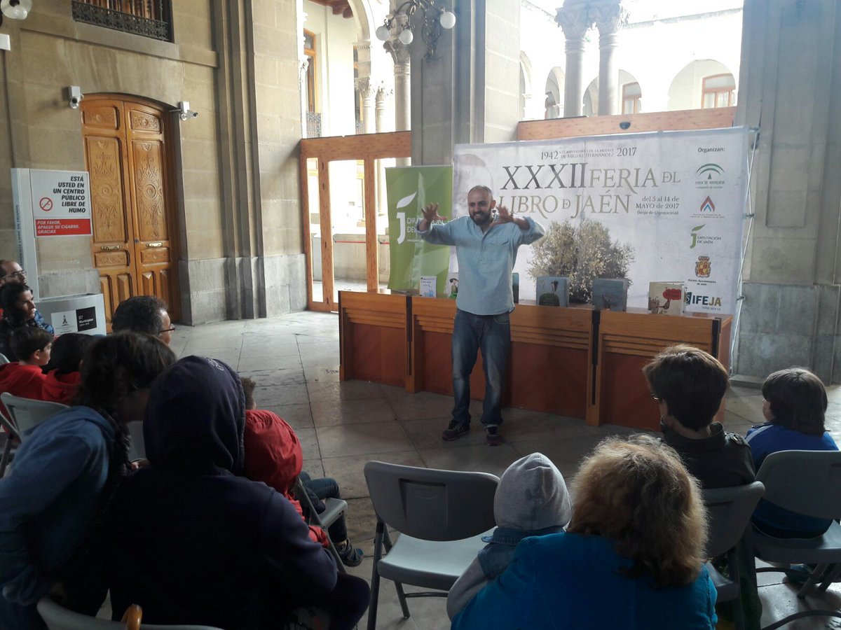 Libreros Jaén tweet media