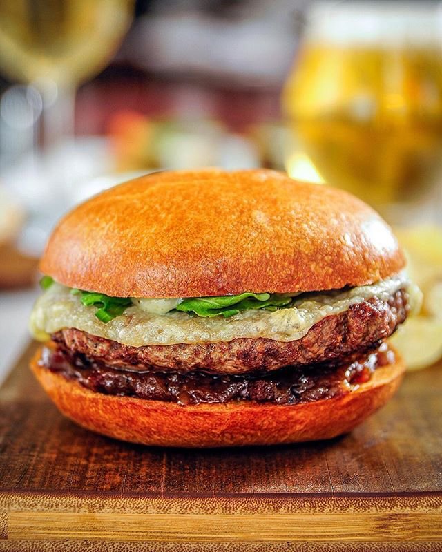 BostonFoodRules's tweet image. Manzo Macinata di Wagyu at @aquapazzaboston. Wagyu Beef Burger with Formaggi, Black Truffle Aioli, Red Onion &amp;amp; Guanciale Jam. 📸 @jazzrules.