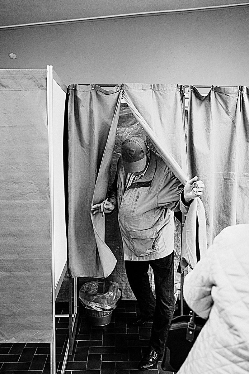 Letzland's tweet photo. Un dimanche d'élections à Audun-le-Tiche, reportage du photographe Sven Becker à découvrir demain https://t.co/rlR8p0jWyf