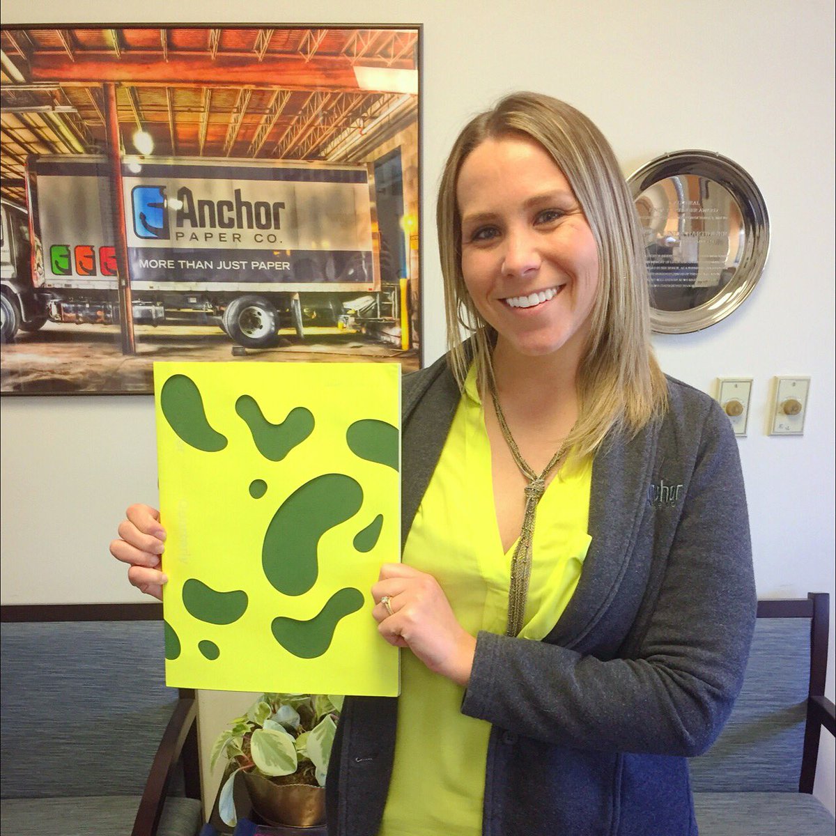 AnchorPaper's tweet image. When the new @mohawkpaper #makerquarterly arrives dressed in the same color as one of your employees you #instgram it!#welovepaper #teamapc