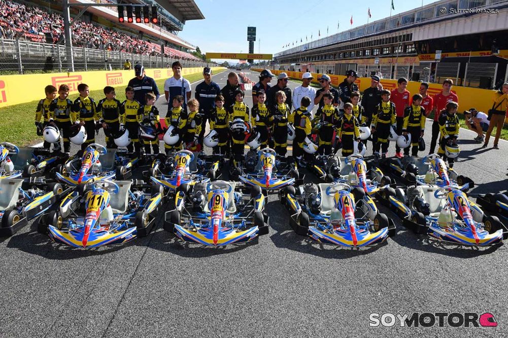 SoyMotor's tweet photo. El karting conquista por un día el @Circuitcat_es - @ClubRACC https://t.co/qBCwBWv7xH #F1 #OpenRACC https://t.co/yBqCtbHq4D