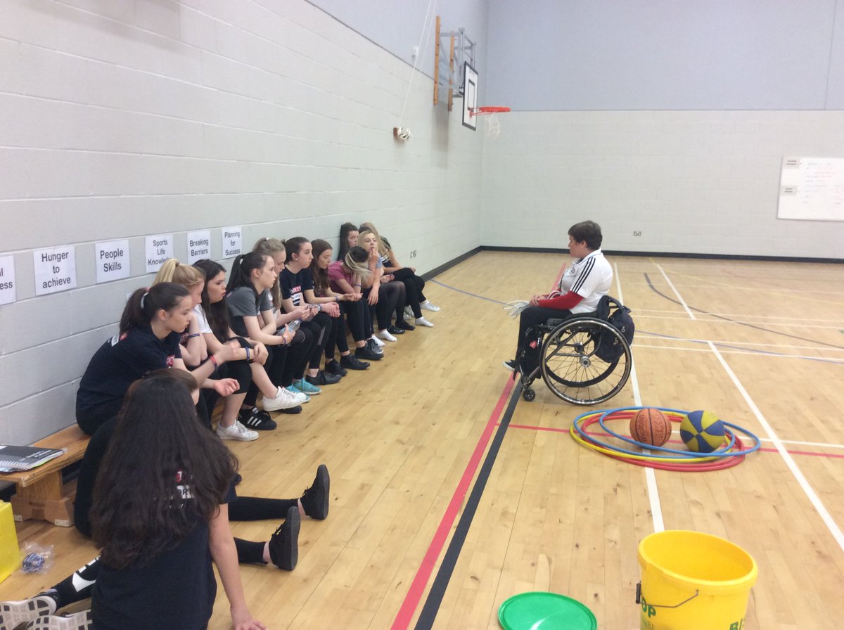 pwkacademy's tweet photo. Just saying thanks to @aileenneilson for coming to work with us! #teamwork #sixkeystosuccess https://t.co/SkN9z9QguI