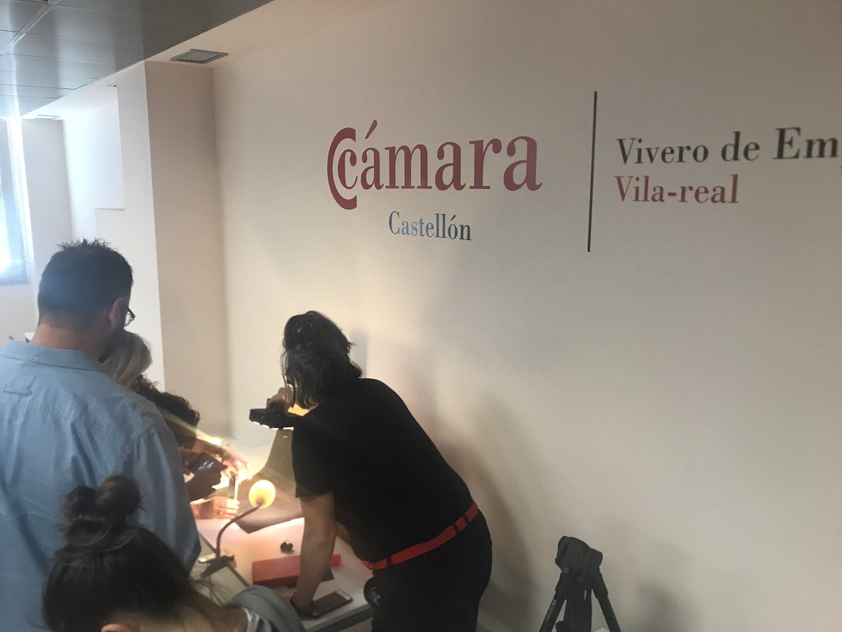 CosturetesH's tweet photo. Último día de curso de fotografía con las mejores profesoras! Las #fotolateras Seguid así, simplemente me encantais! ❤️❤️ https://t.co/KcnZ7J88I2