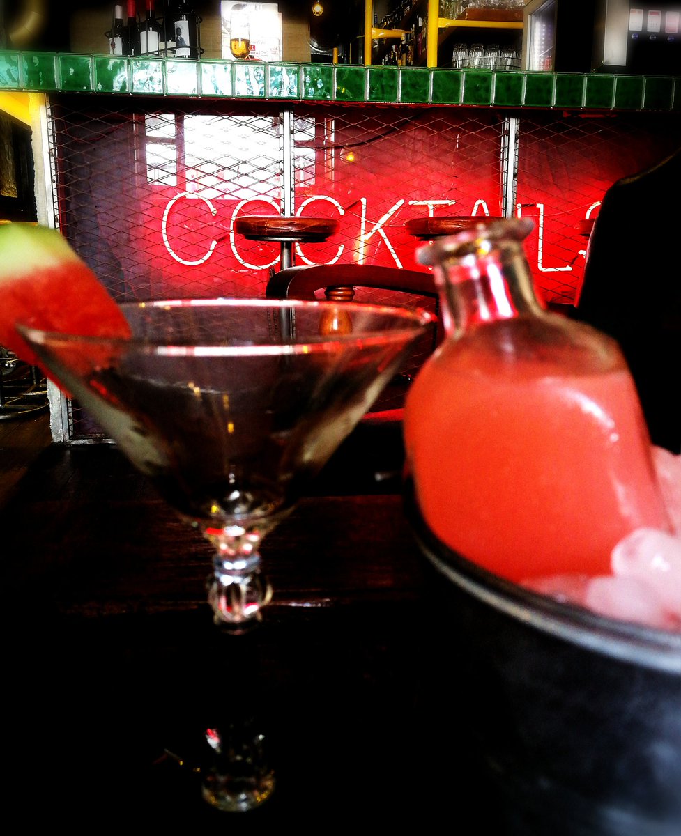 200gramosBurger's tweet photo. El dรญa sabe a #WatermelonMartini! ๐ธ๐
#ItsCocktailTime #200gramos #Burger & #Beverage https://t.co/f0Pb6tGuzY