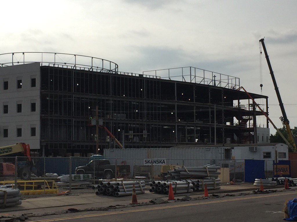 3Zimmermann's tweet photo. It's a good morning - Glass wall grids going up #iusmevansville #strongcity https://t.co/cGuTfktMRs