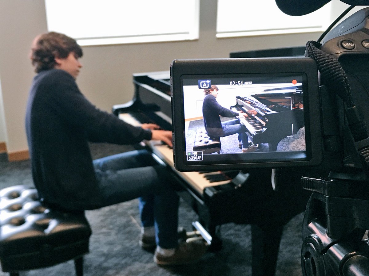 danielross85's tweet photo. Spent yesterday morning with the shockingly talented finalists of the 2017 @CMIMontreal #cmim2017. I like my job. https://t.co/i2FreUOOZJ