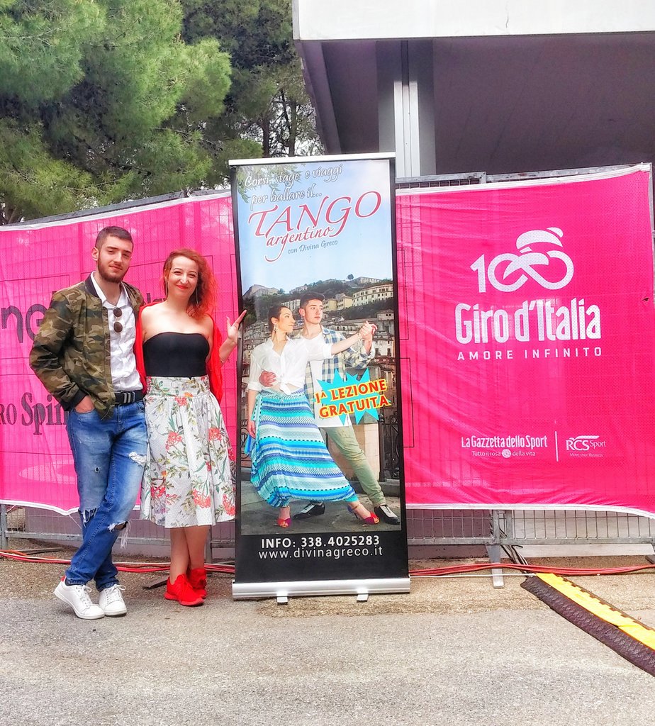 DivinaGreco's tweet photo. Ciaooooooo con amore infinito 🚲👣🌸
#Tango #divinagreco #GirodItalia2017 #Giro100 #sestatappa #ReggioCalabria  #TermeLuigiane #217km https://t.co/WsXgoTf3U5