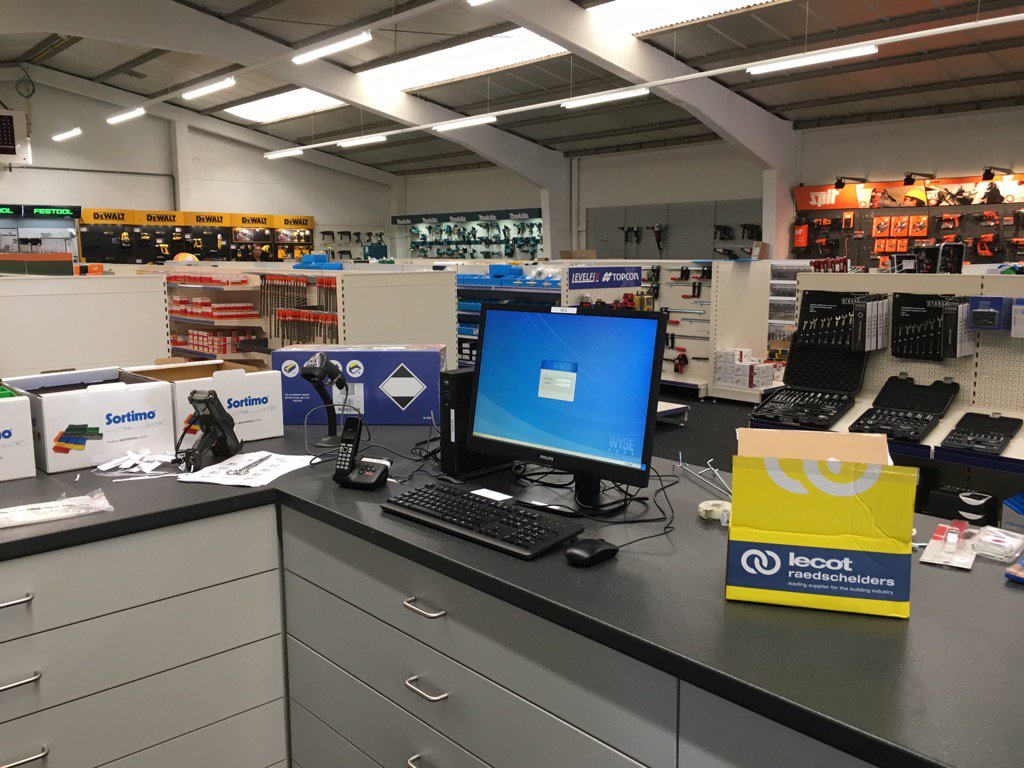 ICTLECOT's tweet photo. Nieuwe winkel #lecot in #tielt ict ready 😏 https://t.co/ousxLwjEV7