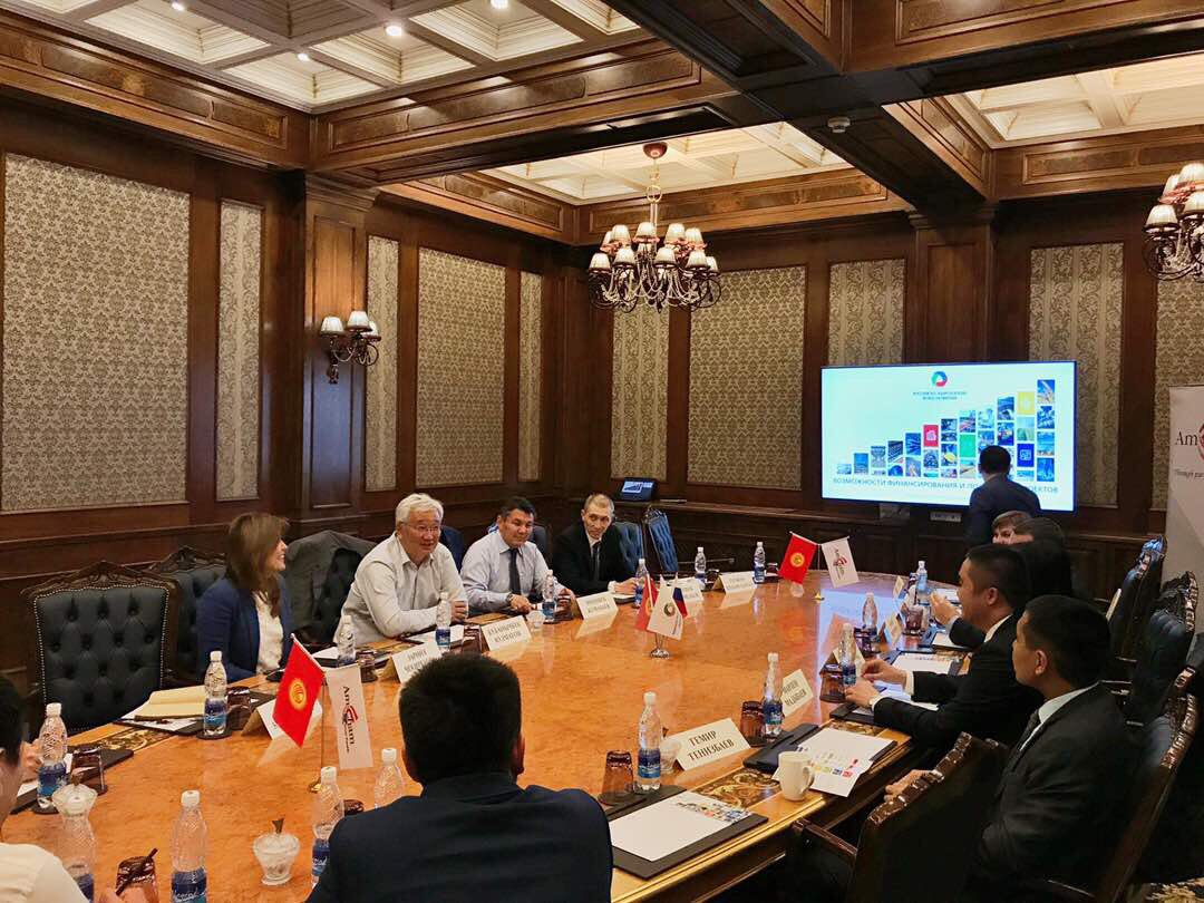 kulmatov's tweet photo. Встречаюсь с предпринимателями, членами AmCham. Обсуждаем возможности сотрудничества с бизнес-сообществ��м в сфере МСБ. https://t.co/dbXvrSZNBW