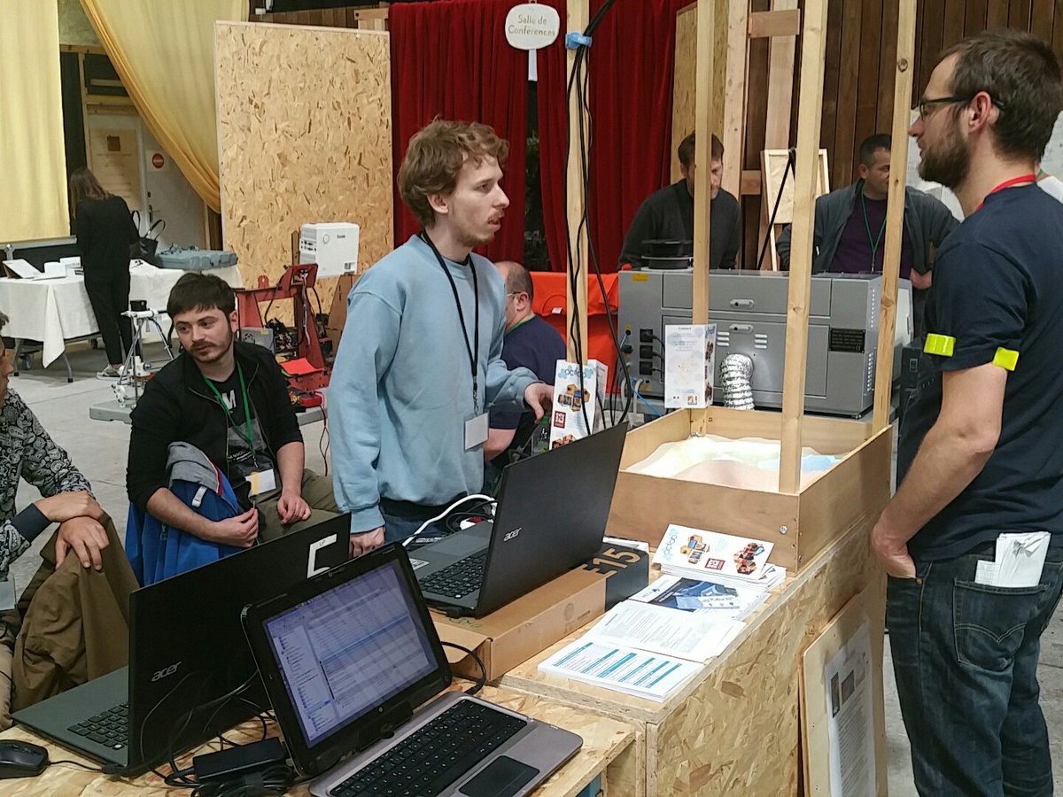pwollny's tweet photo. @AciLab_fr, @TiersLieuLimoux sur le stand des FabLab de la région Occitanie au @FablabFestival à Toulouse 
#EcoleNumerique https://t.co/pI07i2MXY1