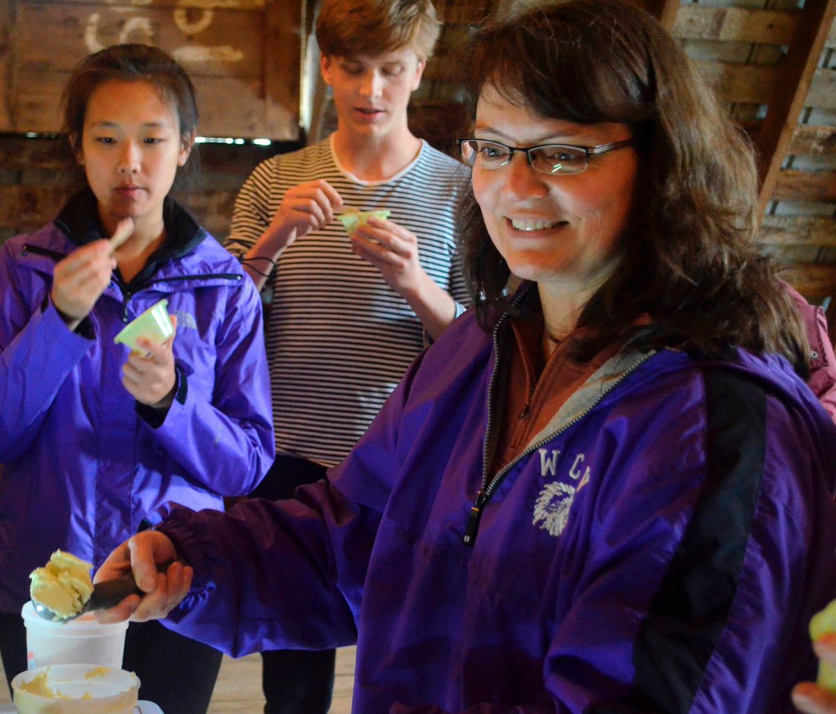 HamiltonCollege's tweet photo. Members of Hamilton's Slow Food chapter visit Jones Family Farm in Herkimer.  https://t.co/LwuRQRFp1K @SlowFoodUSA @lauhowe #slowfood https://t.co/DoqRXTkr5u