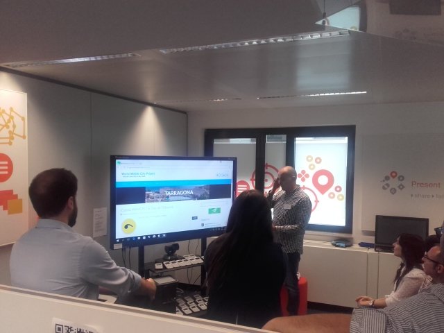 jvivancos's tweet photo. @jordimarin presenta el projecte #wmcp17 al Seminari #fcl_regio a Brusel.les @eu_schoolnet https://t.co/oJzRVImiwu